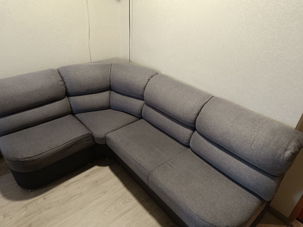 Удаление пятен и запаха мочи с дивана — результат химчистки